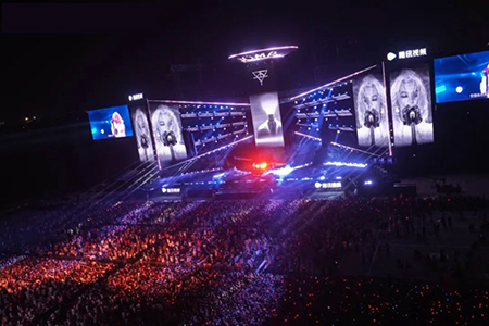 音樂節“演唱會級”舞美被吐槽屏幕太小